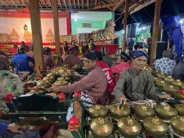 Puncak Rasul Sawahan Jatiayu: Pagelaran Wayang Kulit Hangatkan Suasana dan Pererat Tali Silaturahmi
